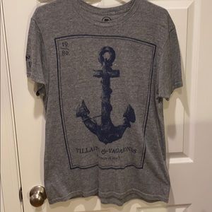 Grey anchor t-shirt. Beachy look